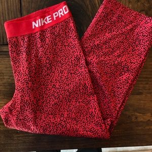 EUC NIKE COMPRESSION CAPRI